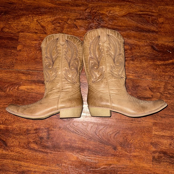 DSW Tan Western Boots 7 - Picture 3 of 6